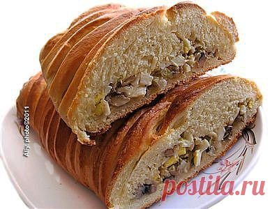 Кулебяка с капустой и грибами.
