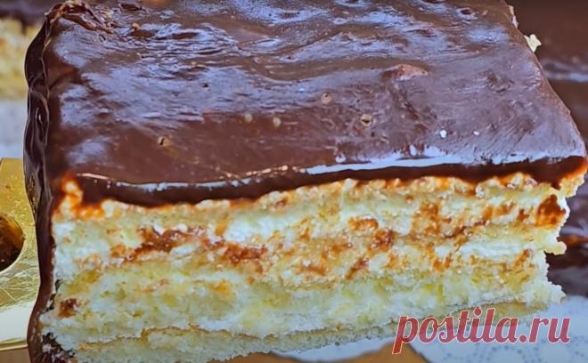 Самый быстрый торт в мире. Чудесный бисквит, нежный крем и глянцевая глазурь Первые торты появились ещё в Древнем Риме. Они представляли собой горку из слоёного теста с орехами, фруктами и мёдом. В Средневековье торты стали готовить из бисквитного, песочного и слоёного теста. Их украшали глазурью, кремом, фруктами и орехами. Во времена эпохи Возрождения торты стали ещё более изысканными. В их приготовлении начали использовать экзотические ингредиенты, такие как […]