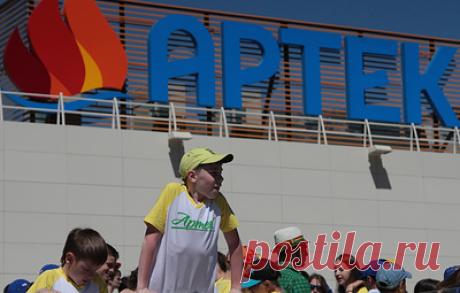 Песков назвал "верхом маразма" санкции Лондона против детского центра "Артек". По словам пресс-секретаря президента РФ, если бы он был британцем, ему бы было стыдно