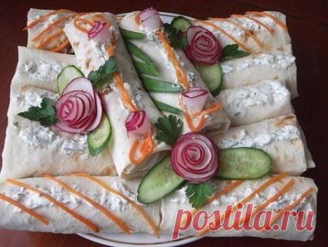 По-домашнему вкусная шаурма (попробуйте, мне очень понравилась), рецепт на нашем сайте:
https://x.vk.com/away.php?to=https://tvoya-eda.ru/shaurma-po-domashnemu/
Приятного аппетита!