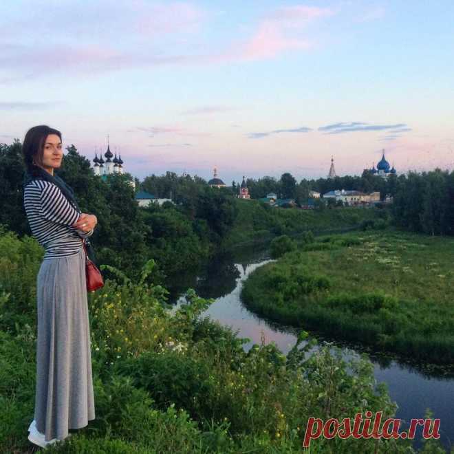 Публикация Maria Apal'kova / художница в Instagram • Авг 4 2017 в 4:44 UTC 1,639 отметок «Нравится», 42 комментариев — Maria Apal'kova / художница (@elfinmary) в Instagram: «Этим летом я уже рекордное количество раз побывала в Суздале, Плёсе, Палехе и затаила дыхание на…»