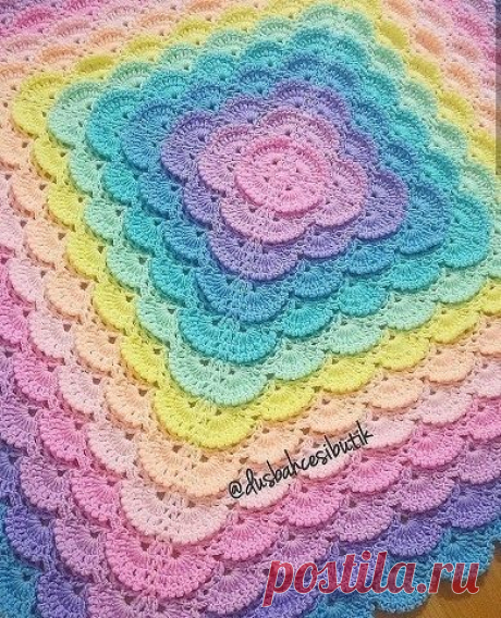 Очень красивый радужный плед или коврик — DIYIdeas