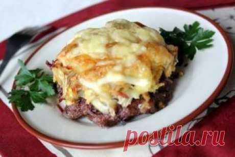 #фабрика_аппетита #рецепты #GIF_рецепты
Стожки - блюдо из мясного фарша
Вы будете использовать этот рецепт ВСЕГДА 

Для приготовления стожков понадобится:
- фарш мясной - 0,5 кг;
- яйца крутые - 3 штуки;
- лук репчатый - 2 головки;
- картофель - 2 штуки;
- сыр - 100 г;
- молотые перцы по вкусу,
- домашний майонез или подобный ему соус.

для соуса:
- сырой желток яйца - 1 штука;
- масло подсолнечное - 50 мл;
- масло горчичное - 2 ст. ложки;
- горчица готовая - 1/3 ч. ложки;...