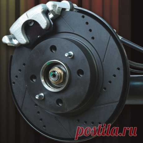 Сервис автомобиля: меняем колодки и тормозные диски