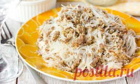 Рисовая лапша со свиным фаршем и кунжутом, фото рецепт