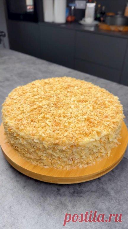 Ленивый торт Наполеон 

Для основы :
Слоеное тесто 800- 850гр
Выпекать 20мин при 200гр

Для крема крем

Молоко — 1 л
Сахар — 1 стак.
Яйцо — 2 шт.
Мука — 3 ст. л.
Сливочное масло — 100 г
Ванильный сахар — 5 г