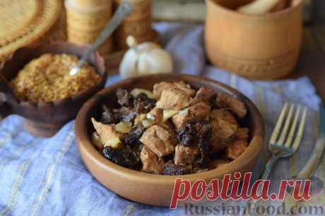 Рецепт: Свинина с черносливом и яблоками (в духовке) на RussianFood.com