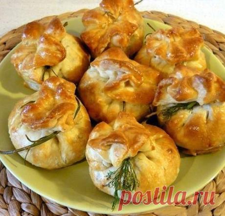 Закусочные мешочки из слоеного теста на праздничный стол!