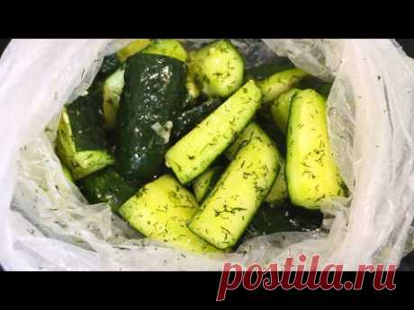 Хрустящие малосольные огурцы с чесноком и укропом. Малосольные огурцы быстрого приготовления - YouTube
Делюсь любимым и быстрым рецептом малосольных огурчиков
1 кг огурцов
3 зубчика чеснока
1 ст л крупной соли
1 ст л укропа ( у меня сухой )