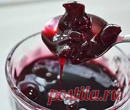 Ммм... Вкусное варенье из ананасов и вишни!