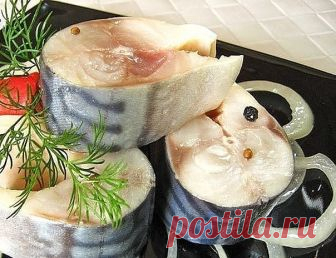 В таком маринаде скумбрия не уступает по вкусу красной рыбе

Ингредиенты:
- Скумбрия (замороженная, разморозить) 2 шт
- лук репчатый по вкусу
- вода 250 мл
- гвоздика 6 шт
- перец горошком шепотка
- перец душистый молотый 1/3 ч л
- зерна кориандра шепотка
- соль 2 ч л
- сахар 0,5 ч л
- масло подсолнечное 2 ст л
- уксус яблочный 2,5 ст л

Приготовление:
1. Скумбрию почистить, порезать на кусочки.
2. Воду вскипятить, добавить туда соль, сахар, гвоздику, перец горошком и моло...