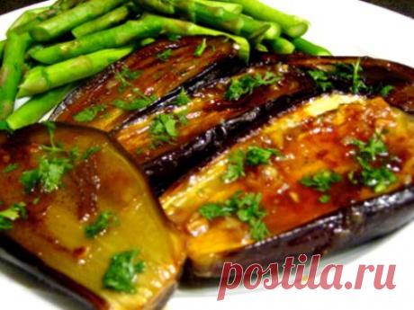 Как обжарить баклажан «почти без масла»? Если вам приходилось обжаривать баклажан на сковороде, то ситуация вам знакома. Баклажан, как губка, впитывает в себя масло. Но как быть, если не хочется &quot;вкушать&quot; лишнего масла? Ответ здесь ➨ https://kindadviser.blogspot.com/2014/09/blog-post.html