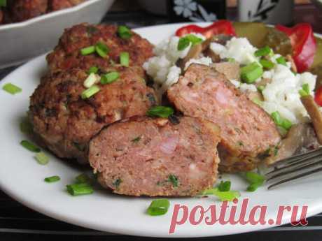 "Уштипцы" - сербские котлеты - Будет вкусно
                                             - 7 февраля
                                             - 43680267592 - Медиаплатформа МирТесен Уштипцы — традиционные в сербской кухне котлеты с петрушкой, брынзой и копченой грудинкой. Очень вкусные, ароматные и сочные! Их особенность не только в добавлении брынзы и грудинки, но и в том, что фарш должен хорошо настояться. А еще в фарш добавляеться миниральная вода и сода, благодаря ...