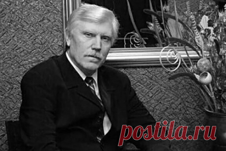 Названа причина смерти заслуженного артиста России Рудакова. Сын заслуженного артиста России Анатолия Рудакова назвал причину смерти актера. Сын актера рассказал, что Рудаков скончался от остановки сердца. При этом ранее коллега артиста по работе на киностудии «Ленфильм» Ирина Тарасова заявила, что он скончался от последствий коронавируса.