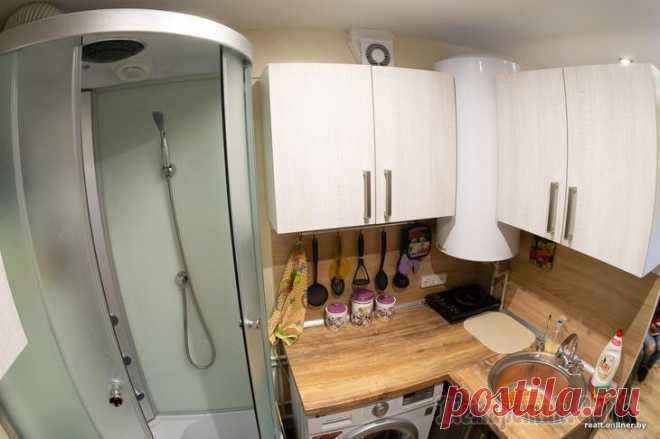 Парень из глубинки купил 11-метровую комнату в коммуналке и сделал из нее квартиру-студию «Это еще не хардкор», — интриговала Катя. И вот мы едем на Пуховичскую, в старый дом с убитыми коммуналками. Молодая пара открывает дверь в комнату, и все, что мы знали о коммунальных квартирах, остае...