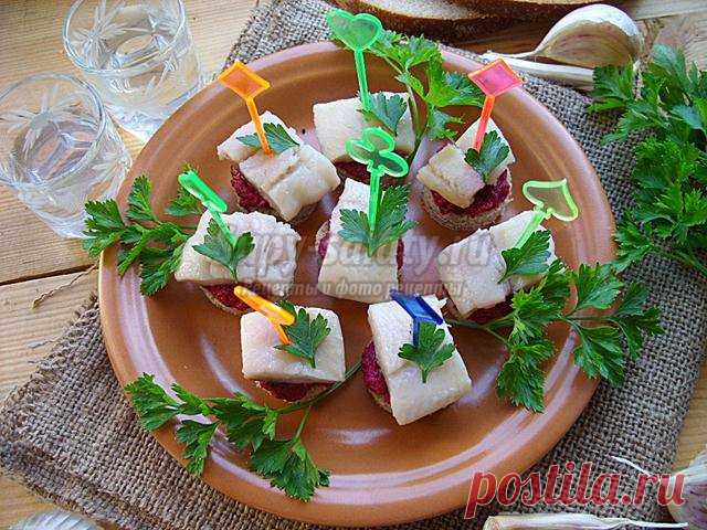 Канапе со свеклой и сельдью. Рецепт с пошаговыми фото