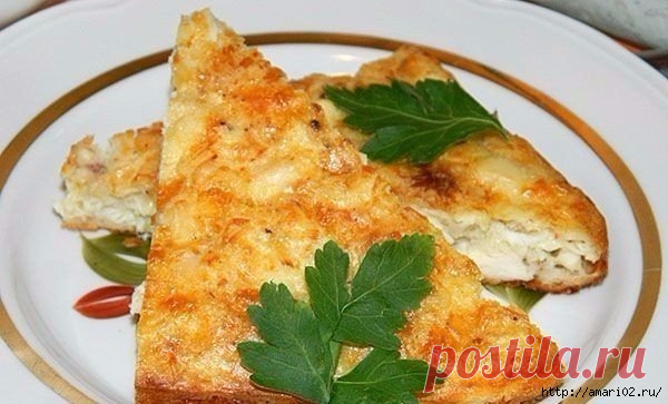 Лёгкая, но сытная куриная запеканка.. 
=Ингредиенты:

300 г варёного куриного мяса (филе)
2 ст.л. муки
2 яйца
0,5 ч.л. соды
молотые приправы
150 мл молока
50 г сыра
соль