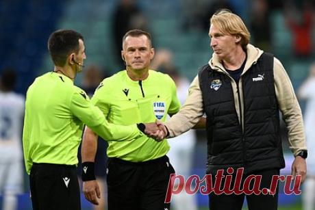 Клуб-аутсайдер РПЛ уволил главного тренера. Футбольный клуб «Сочи» уволил главного тренера Александра Точилина. Решение отстранить специалиста от работы с командой было принято руководством. Исполняющим обязанности главного тренера назначили Дениса Клюева. Черноморский клуб одержал только три победы в 17 матчах РПЛ.