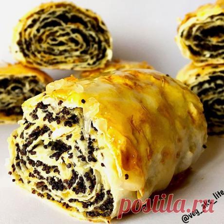 Маковый рулет из тонкого лаваша с лимонной глазурью