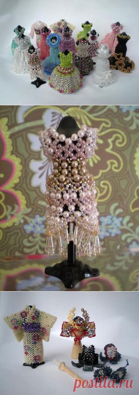 Бисерные наряды для миниатюрных кукол от Сиан Нолан