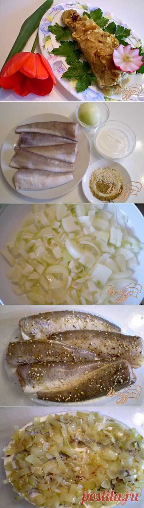 Запеченный хек в сметане с кунжутом