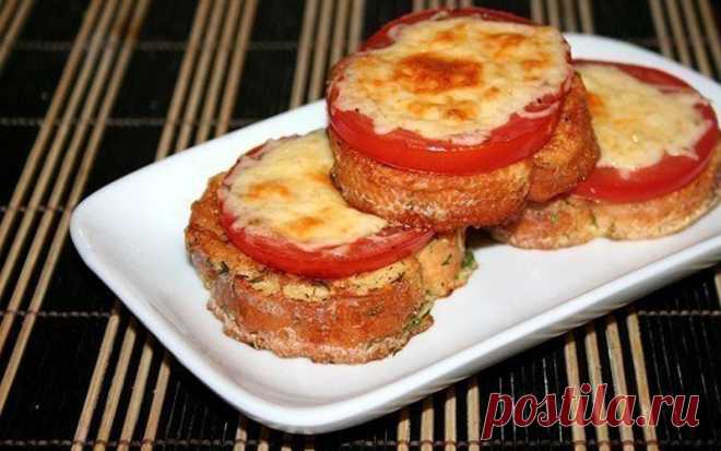 Гренки с помидорами и сыром к завтраку ·