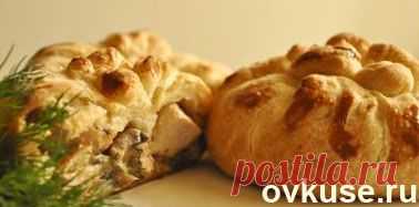 Слоеные пирожки с курицей и грибами - Простые рецепты Овкусе.ру
