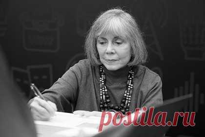 Умерла автор романа «Интервью с вампиром» Энн Райс. Сегодня, 12 декабря в результате осложнений, вызванных инсультом скончалась писательница Энн Райс, автор романа «Интервью с вампиром». Писательница умерла в возрасте 80 лет. Похоронная церемония пройдет в мавзолее семьи на кладбище Метаири в Новом Орлеане. Похороны пройдут в узком кругу.