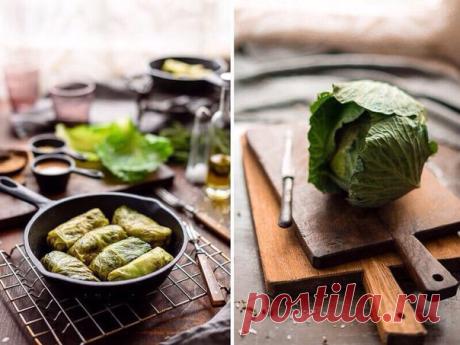Голубцы: 3 рецепта невероятно вкусных голубцов 
#веганство@just_veg 

1. Голубцы с гречкой или рисом и грибами 

Ингредиенты: 

• капуста 1 кочан 
• гречневая крупа или рис 1 стакан 
• грибы 500 г шампиньонов или горсть сушеных грибов 
• репчатый лук 2 шт 
• морковь 1 шт 
• соль 
• перец 
• растительное масло 
• томатная паста/ томатный сок 

Приготовление: 

Подготавливаем капусту. Моем, удаляем верхние поврежденные листья, вырезаем ножом кочерыжку. Опускаем кочан в кастр...