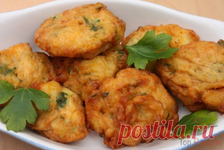 ZUCCHINISCHEIBEN IM KNOBLAUCH-JOGHURT-TEIGMANTEL - Kochen und Rezepte ZUTATEN 200 gNaturjoghurt 100 gMehl 1 St.Zucchini 2 St.Eier 2 St.Knoblauchzehen Salz, Pfeffer Öl frische Petersilie   ZUBEREITUNG Zucchini waschen, trocken tupfen und in Scheiben schneiden. Naturjoghurt mit Mehl verrühren, Eier sowie gepressten Knoblauch hinzufügen und gut umrühren. Salzen und pfeffern, eventuell gehackte Petersilie untermischen. Die Zucchinischeiben in den Teig legen und ungefähr eine h...