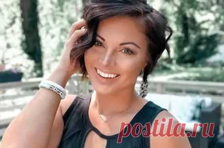 Пикси-боб для женщин 40-50 лет: 15 популярных и востребованных идей Как показывает практика, женщины кардинально меняют свой образ при очень важных изменениях в жизни. Короткую стрижку выбирают смелые и уверенные в своей красоте женщины. Стилисты рекомендуют также обратить внимание на короткие варианты дамам старше 40-50 лет. Одной из самых популярных и востребованных стрижек сегодня является пикси-боб, который совмещает в себе две стильные прически.