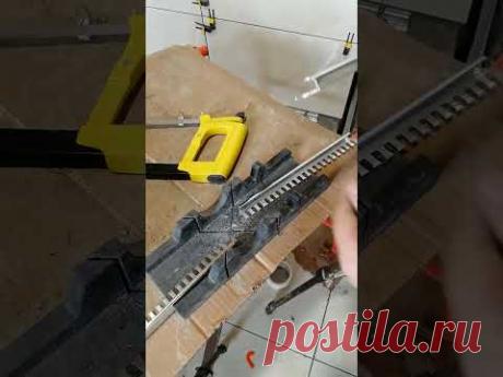 Откос из плитки с декоративным уголком.