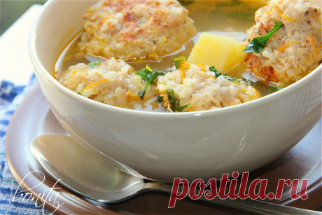 Картофельный суп с мясными ежиками.
