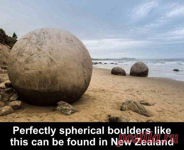 Такие идеально сферические валуны можно обнаружить в Новой Зеландии. / Неформальный Английский
