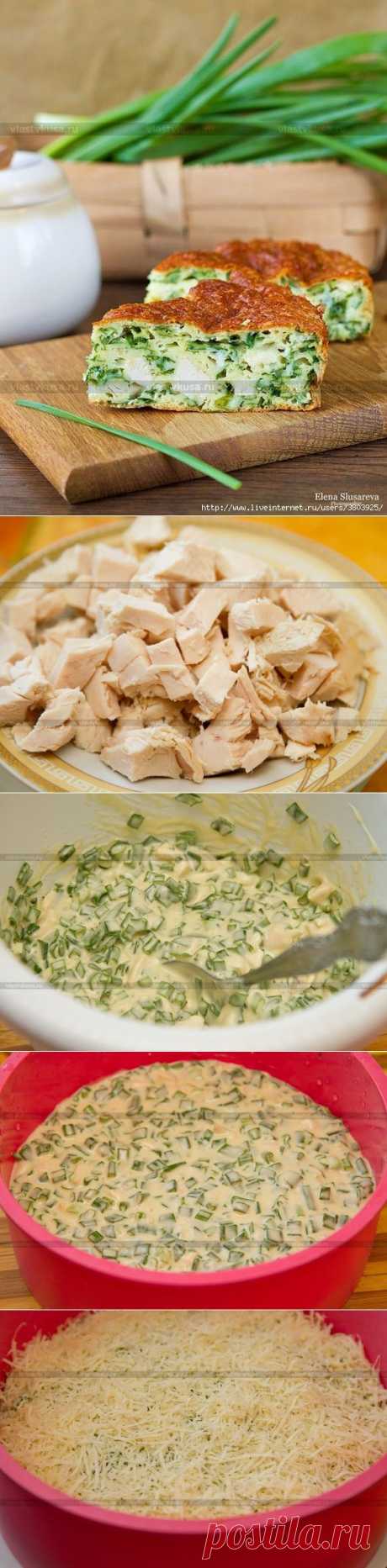 Попробуйте нежный пирог с зеленым луком, отварной курицей и сырной корочкой - вы не будете разочарованы! | Четыре вкуса