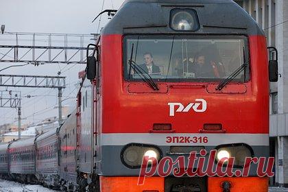 В РЖД оценили действия поездной бригады состава Томск — Адлер. При обнаружении повышенной температуры у детей поездная бригада состава Томск — Адлер действовала согласно имеющимся инструкциям. Так, в РЖД подчеркнули, что проводники и начальник поезда сделали все необходимое для предотвращения распространения ОРВИ по другим вагонам.