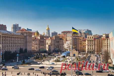 В Киеве ввели запрет на песни и книги на русском языке в публичных местах. Решение приняли депутаты городского совета.