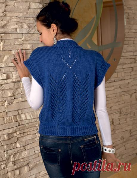 Жилетка с узором елочка спицами