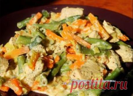 Куриное филе со стручковой фасолью и овощами