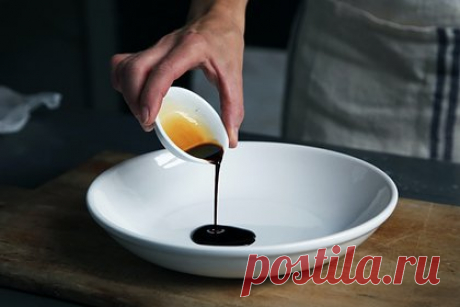 В Кисловодске представят соусы из нарзана и лепестков роз. В Кисловодске пройдет фестиваль молодого вина, сыра и икры «Некислый ВИходНОй». Мероприятие состоится в ближайшие выходные, 21 и 22 октября. Гостей ждут гастрономические сюрпризы: в частности, они смогут попробовать новые виды соусов. Глава города Евгений Моисеев назвал предстоящий фестиваль праздником для гурманов.