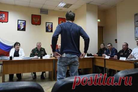 105 сотрудников Wildberries доставили в военкомат после задержаний на складе. После задержаний на складе Wildberries в Электростали 105 человек доставили в военкомат. Об этом сообщает Telegram-канал Shot со ссылкой на собственный источник. По их данным, если будет обнаружено, что кто-то из доставленных в комиссариат подпадает под осенний призыв, их могут отправить на срочную службу.