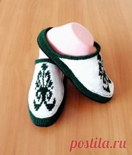 Наши ноги заслуживают, чтобы после напряженного дня окунуть их в мягкие и комфортные  тапочки для дома.Простые и Уютные. Незаменимы, в любое время года. Яркая. веселенькая расцветка улучшает настроение ! Тапочки , обязательно, понравятся тем, кто любит по утрам, обуть на ножки что-то теплое, особенно в холодное время года.