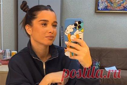 Бородина показала лицо без фильтров и ответила на критику «нелепой» прически. Российская телеведущая Ксения Бородина показала внешность без фильтров и ответила на критику хейтеров в сети по поводу ее нелепой прически. Знаменитость опубликовала снимок из гримерной комнаты, на котором, по ее словам, она запечатлена без инструментов ретуши. Кроме того, волосы на ее голове были собраны в два пучка.