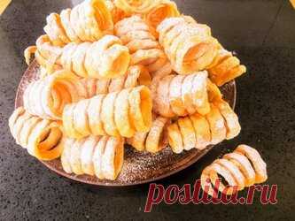 Кружевной, фигурный хворост Домашняя40 мин.5Простой. 152700Автор: Другая Кухня03 июня 2020, 08:50. Как приготовить. Пошаговые фото. Видео. Советы к рецепту. Похожие рецепты. Ингредиенты. мука 400 гр. сахар 30 гр. яйцо 1 шт. желток 1 шт. сметана 50 гр. молоко 40-50 мл. разрыхлитель 1 ч.л. (5 гр. ) цедра лимона. коньяк 1 ст.л. растительное масло для жарки. сахарная пудра. Пошаговый рецепт приготовления. Соединяем все ингредиенты и замешиваем мягкое, эластичное тесто (молоко ...