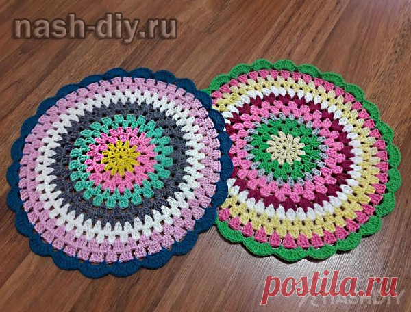 Круглая взаная сидушка крючком Круглая взаная сидушка крючком​​​​Для вязания сидушки (диаметр 36 см) нам понадобится: - пряжа разных цветов (я использую кавказскую пряжу); - крючок номер 3.