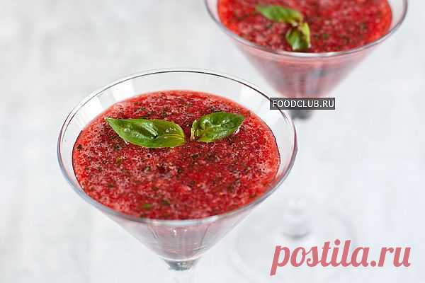 Смузи из клубники с базиликом &mdash; рецепт с пошаговыми фото. Foodclub.ru 
(обязательно добавьте лед дробленный)