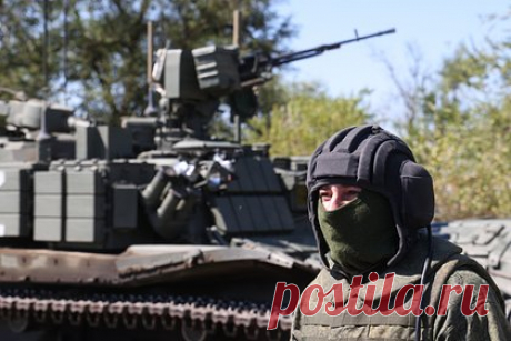 Военный эксперт объяснил положение российских войск под Балаклеей. Военный эксперт Анатолий Матвийчук объяснил, в каком положении находятся Вооруженные силы России под городом Балаклея в Харьковской области. Он рассказал, что, хотя российская сторона промедлила с переброской танковых и артиллерийских частей на этот участок фронта, сейчас туда стянулись резервы, и ситуация изменилась.