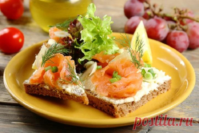 Простые бутерброды с копченой рыбой – пошаговый рецепт с фото.