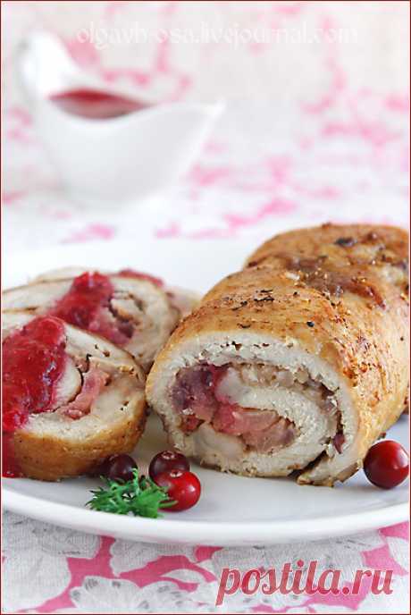 Мясной рулет с клюквой и яблоками - Осиный домик