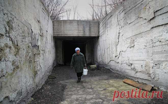 В Донецке остановили подачу воды с одной из фильтровальных станций. Из-за обстрелов на линии разграничения в Донбассе обесточена фильтровальная станция, которая снабжает водой более 400 тыс. человек на территории непризнанной Донецкой народной республики и на Украине